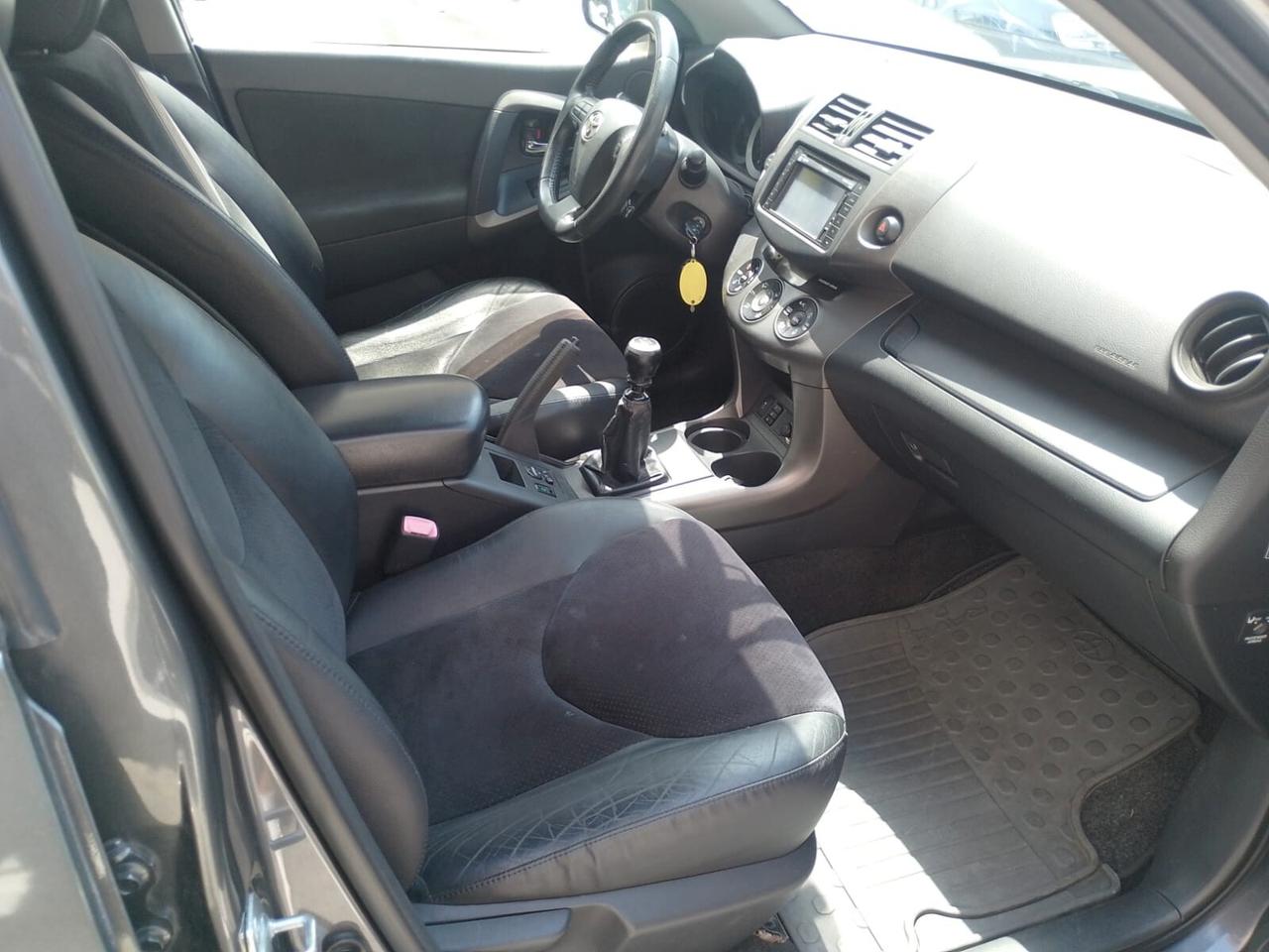 Toyota RAV 4 RAV4 2.2 D-CAT A/T 4WD Lounge