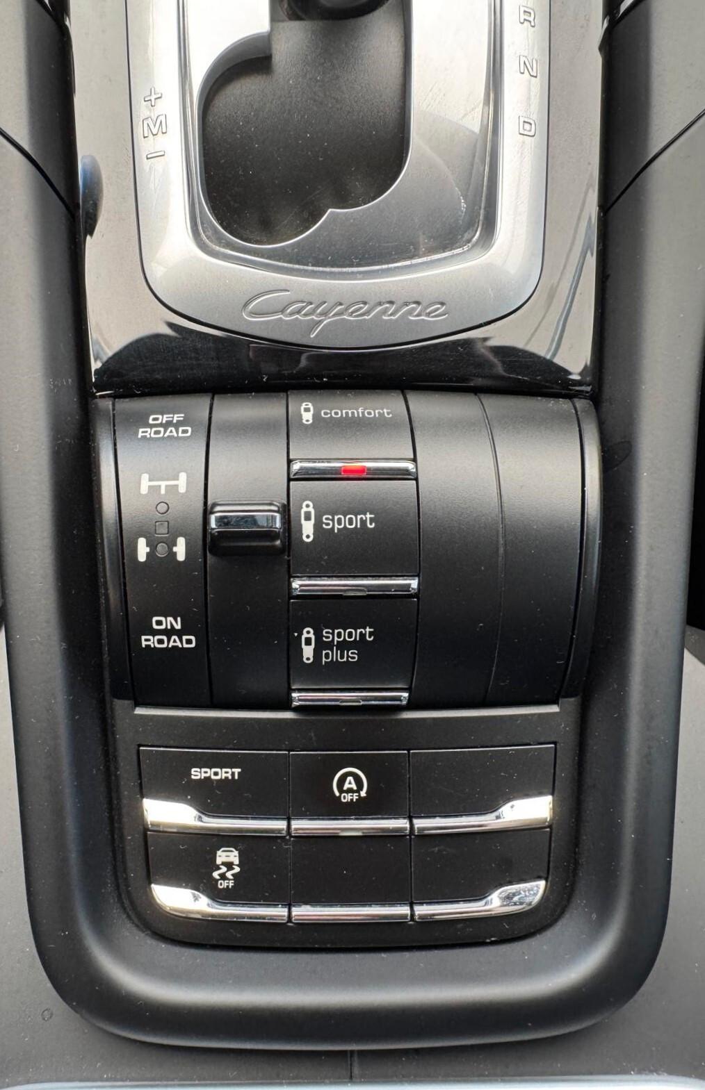 Porsche Cayenne 3.0 Diesel v6 - full optional!!!