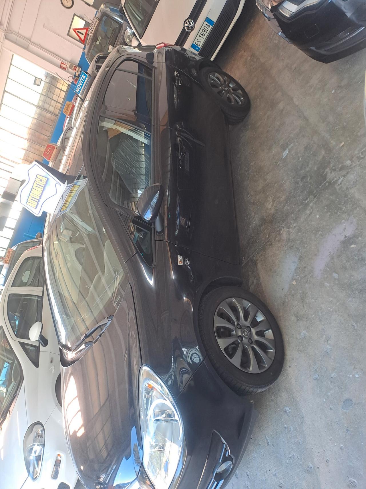 Opel Corsa 1.4 16V 5 porte Cosmo automatico