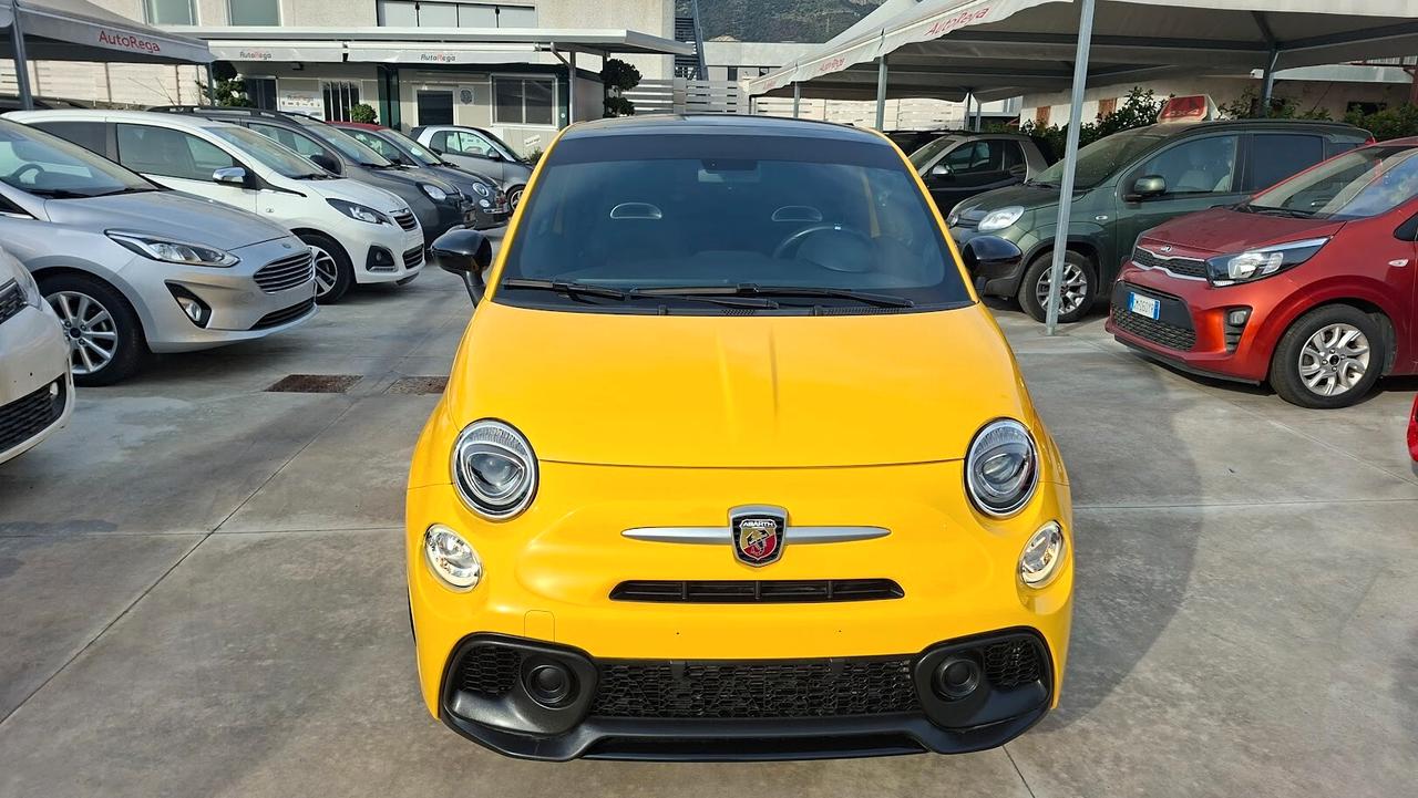 Abarth 595 1.4 Turbo T-Jet 165 CV con tetto apribile