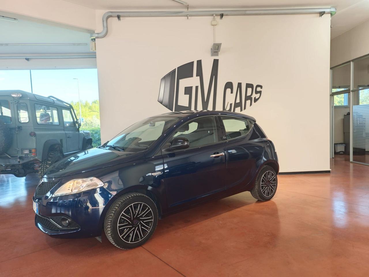 Lancia Ypsilon 1.0 FireFly 5 porte S&S Hybrid Ecochic Silver
