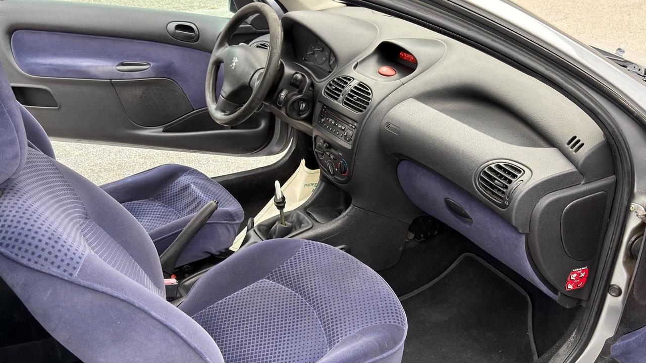 Peugeot 206 1.1 3p. XR