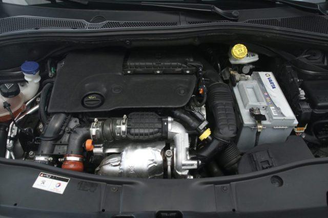 PEUGEOT 2008 BlueHDi 100 Allure Retrocamera