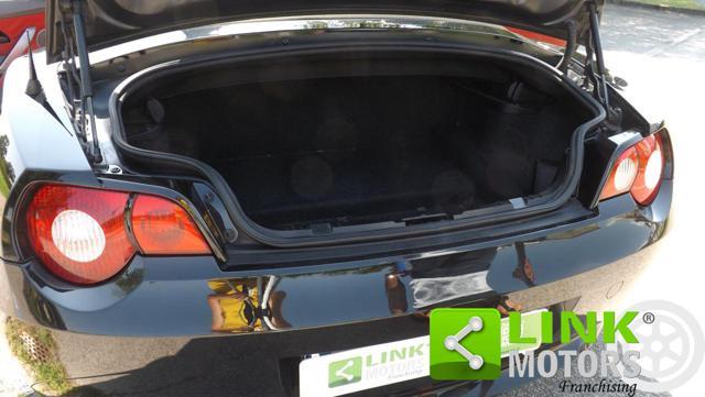 BMW Z4 ( E85 ) 2.2i roadster con interni in pelle rossa