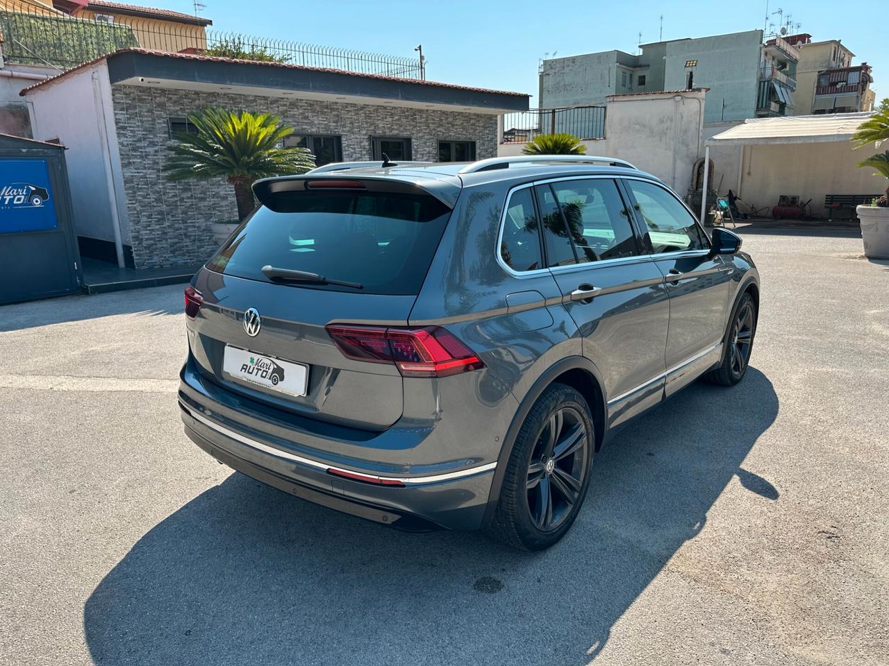 Volkswagen Tiguan 2.0 TDI SCR DSG Business BlueMotion Technology R-LINE