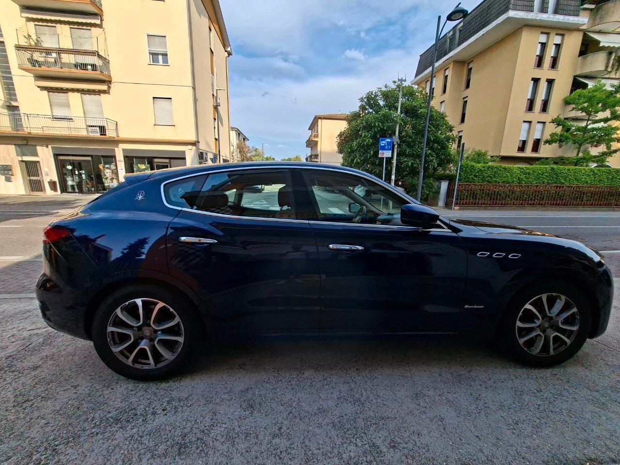 Maserati Levante 3.0 V6 250cv GRAN LUSSO