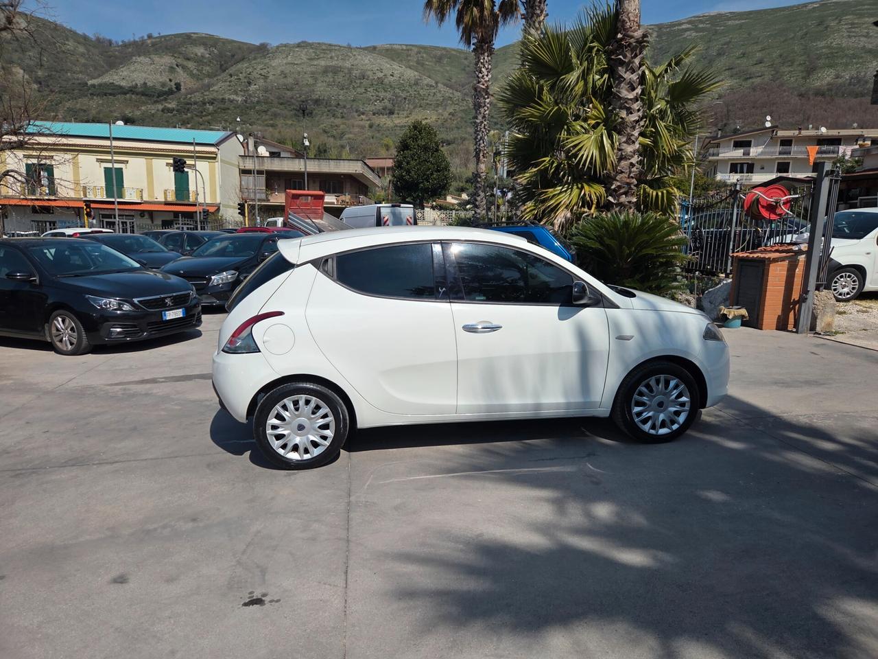 Lancia Ypsilon 1.2 69 CV 5 porte GPL Ecochic Silver