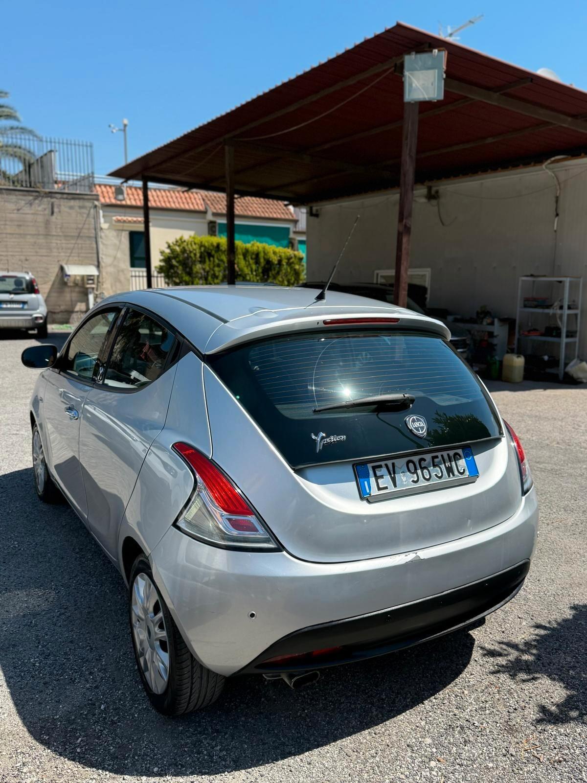 Lancia Ypsilon 1.2 69 CV 5 porte GPL Gold