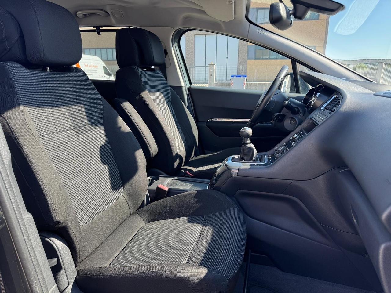Peugeot 5008 1.6 HDi 112CV Business. 7 posti