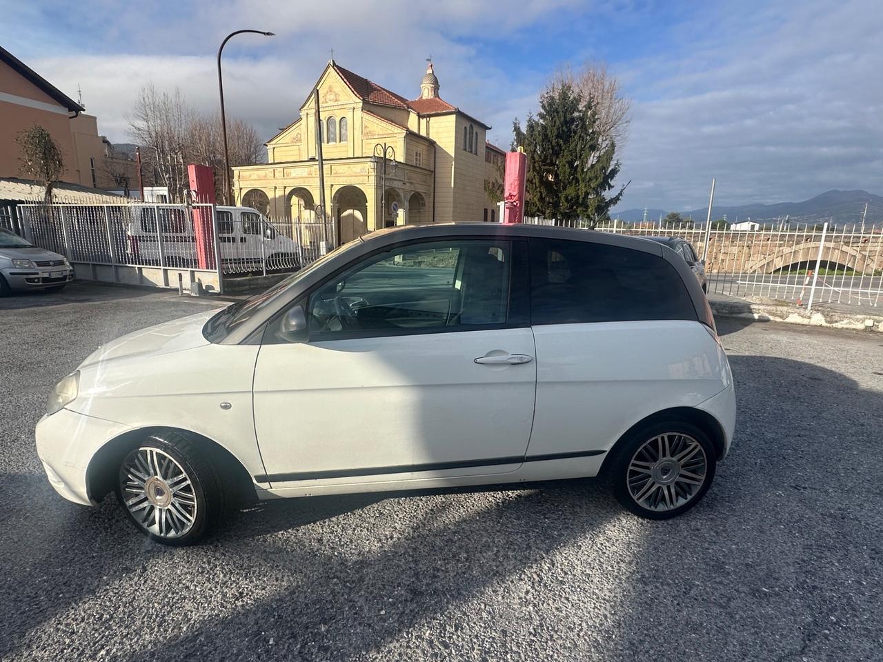 Lancia Ypsilon 1.4 16V Platino
