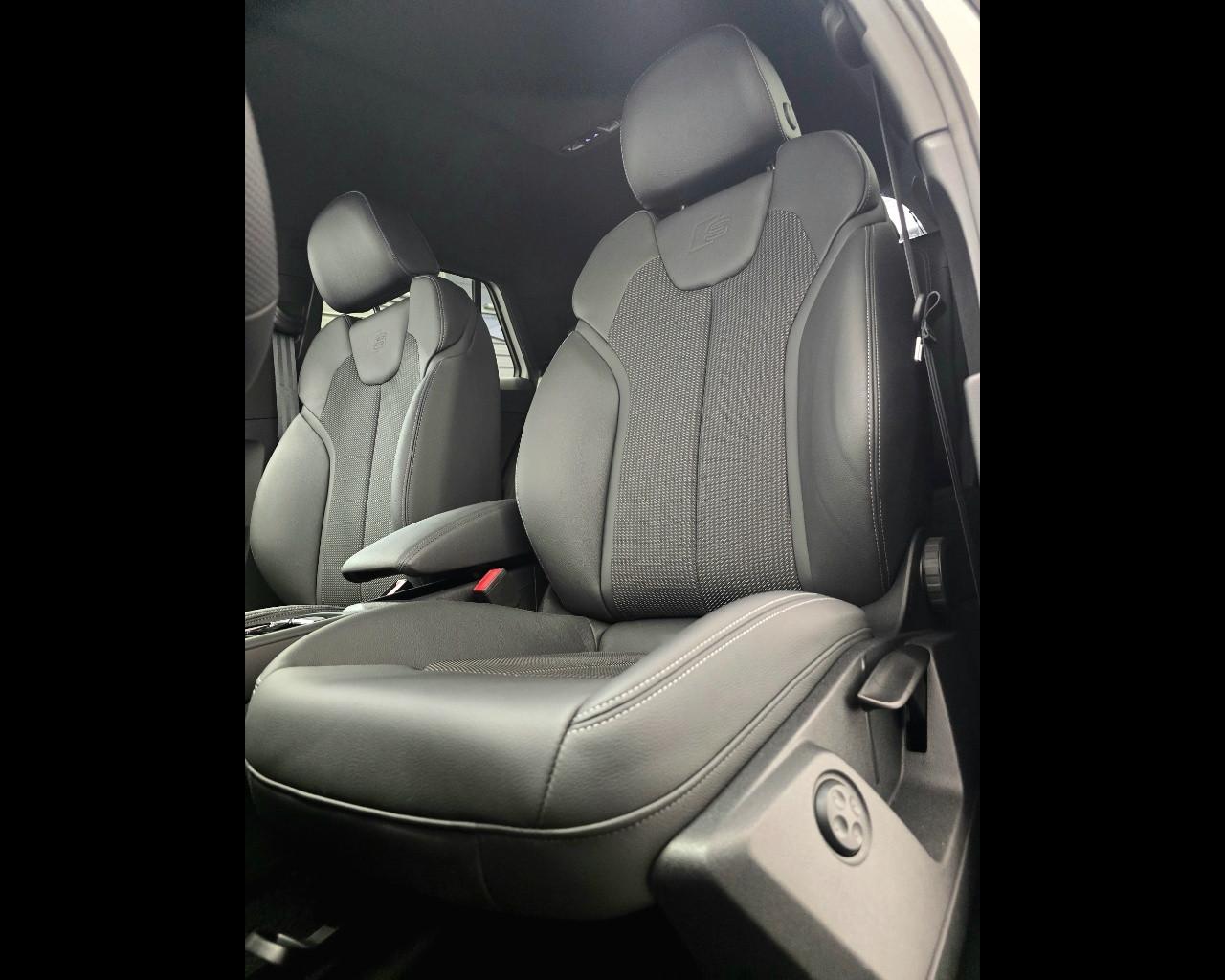 AUDI Q2 35 TFSI S-TRONIC IDENTITY BLACK