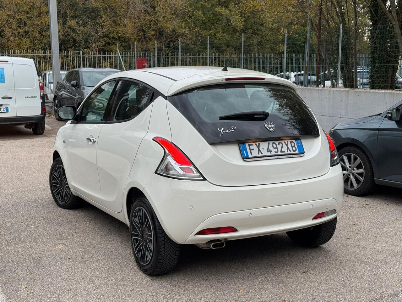 Lancia Ypsilon 1.2 69 CV 5 porte S&S Platinum