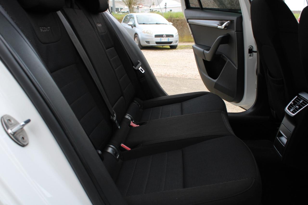 Skoda Octavia Wagon 2.0 tdi Scout c sen. parc. 4x4 150cv