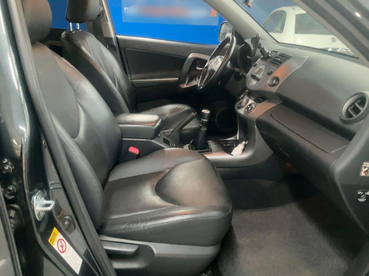 Toyota RAV 4 RAV4 2.2 D-4D 177 CV Sol Plus