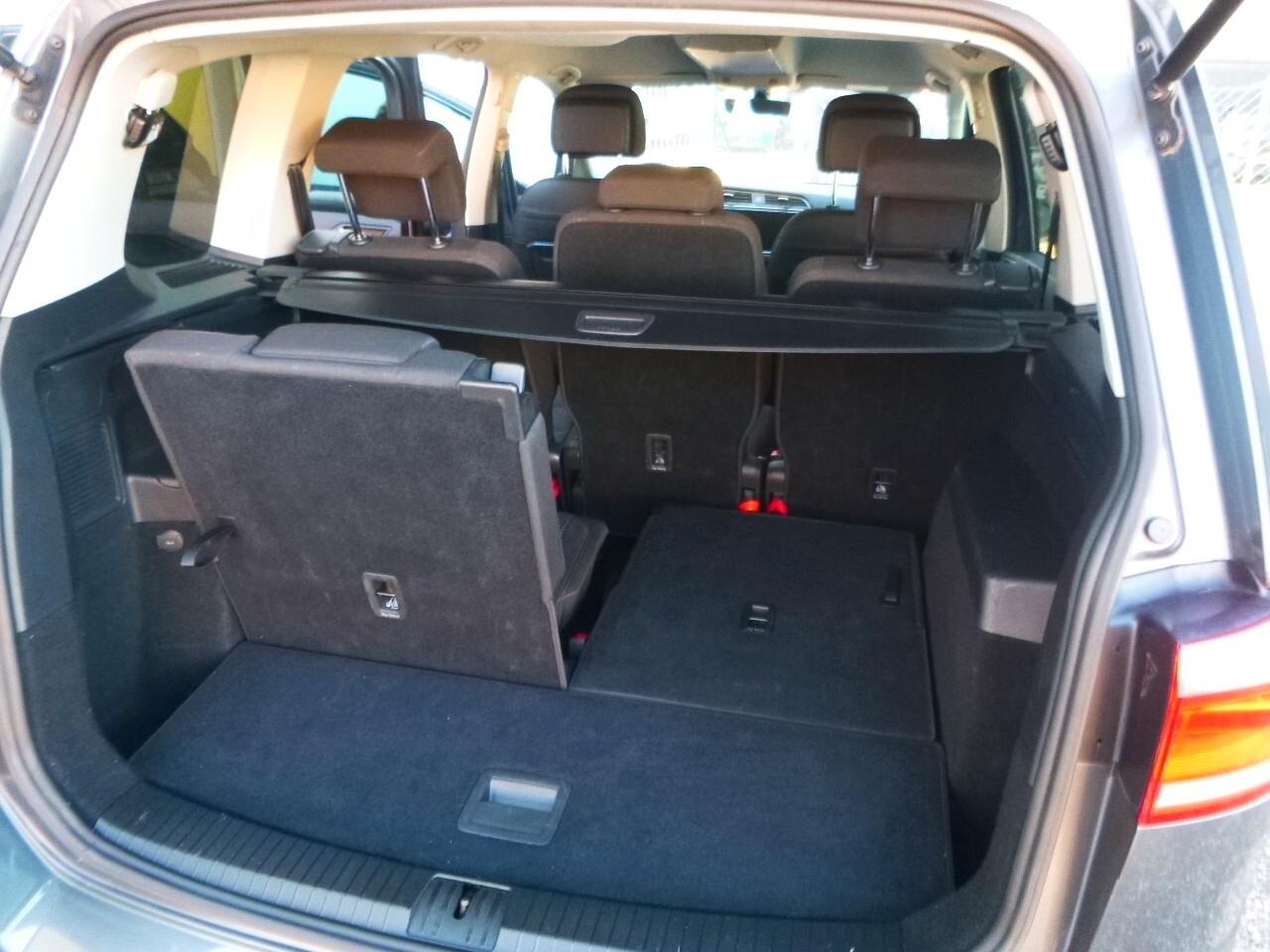 Volkswagen Touran 1.6 TDI 115 CV SCR DSG Executive BlueMotion Tech.