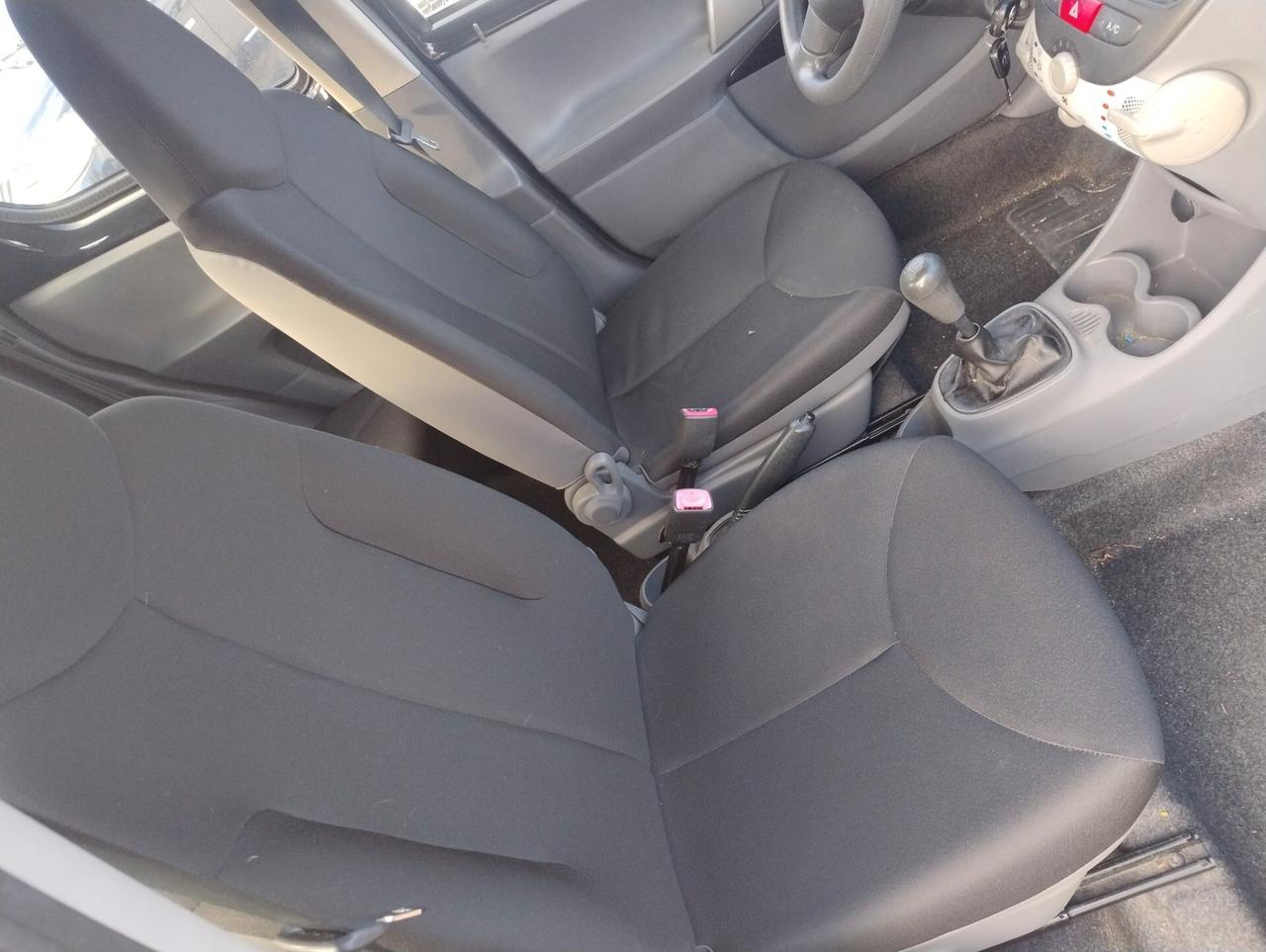 Toyota Aygo 1.0 12V VVT-i 5 porte Sol Connect Red Edition