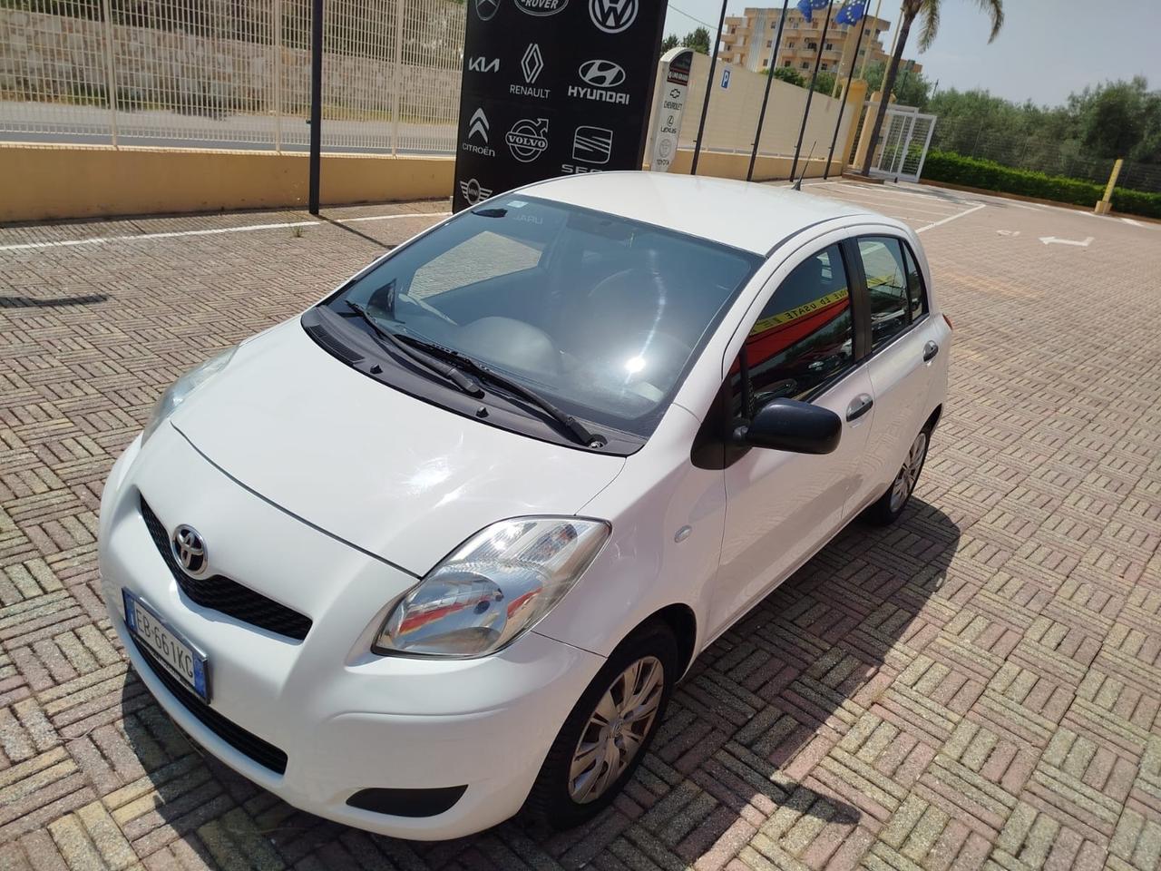 Toyota Yaris 1.0 5 porte Now GPL