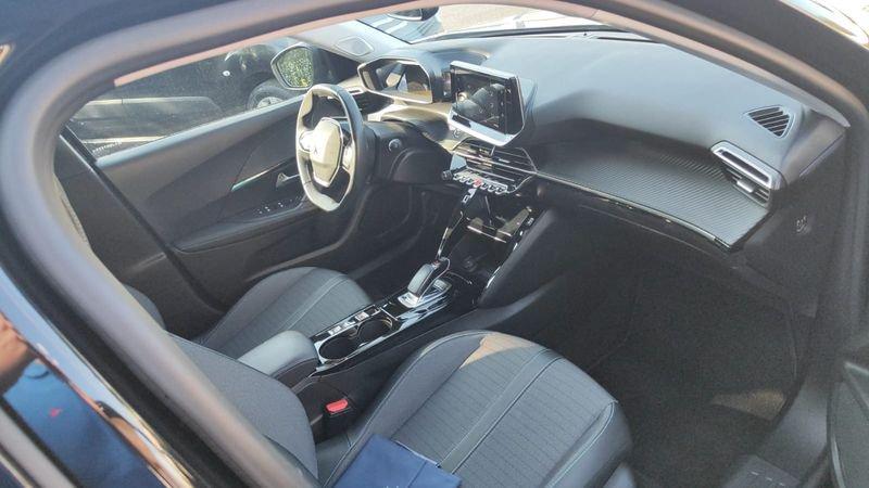 Peugeot 2008 motore elettrico 136 CV Allure Pack