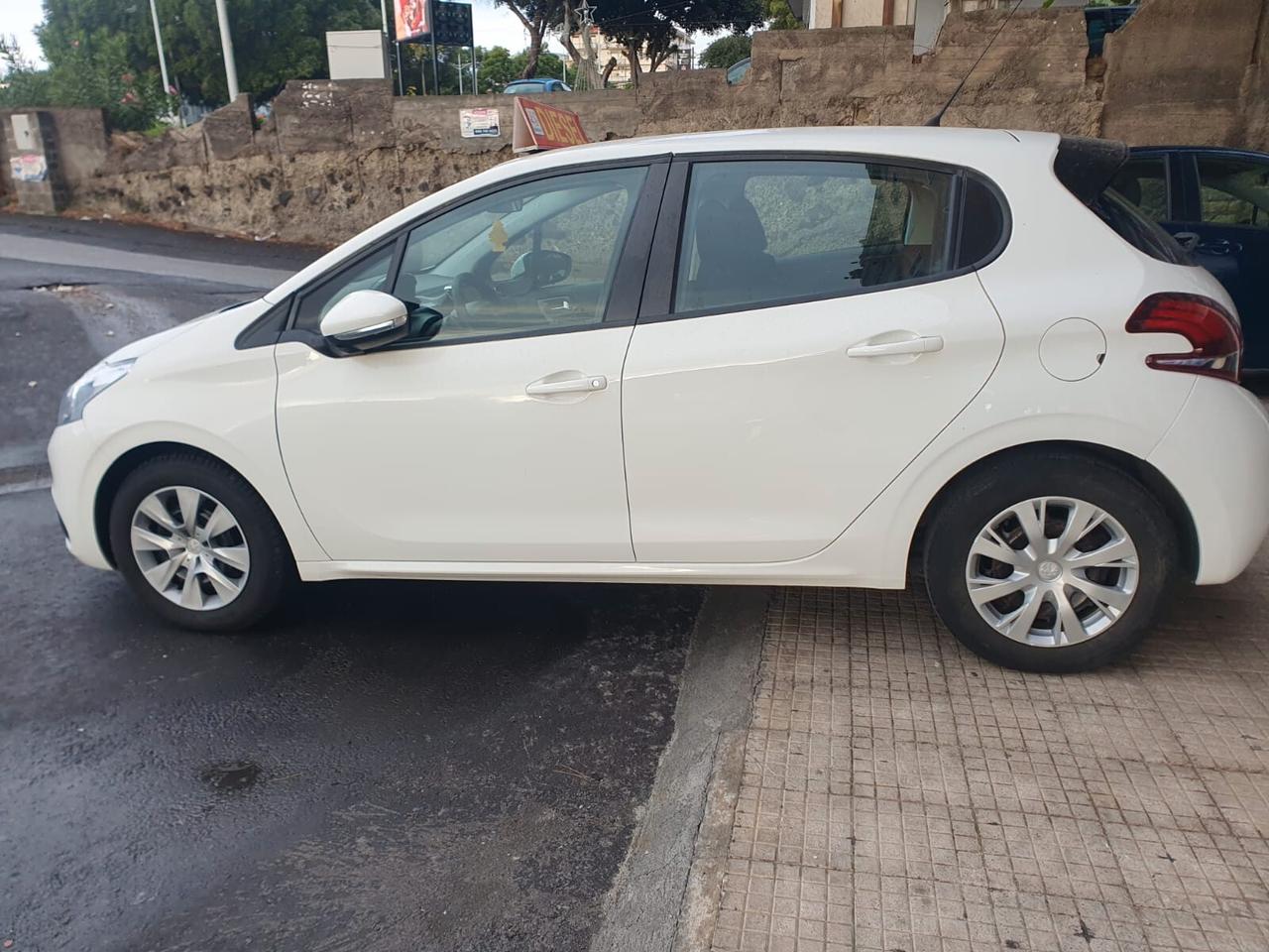 Peugeot 208 BlueHDi 75 5 porte Allure anno 2017 km118000