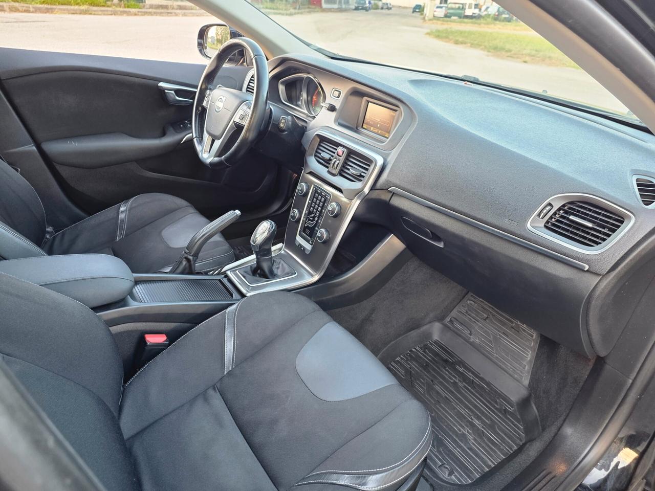 Volvo V40 D2 1.6 diesel 2013 SUMMUM