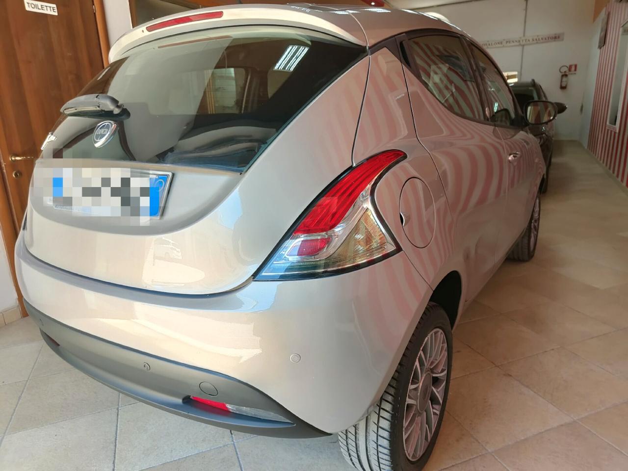 Lancia Ypsilon 0.9 TwinAir 85 CV 5 porte Metano Ecochic Gold