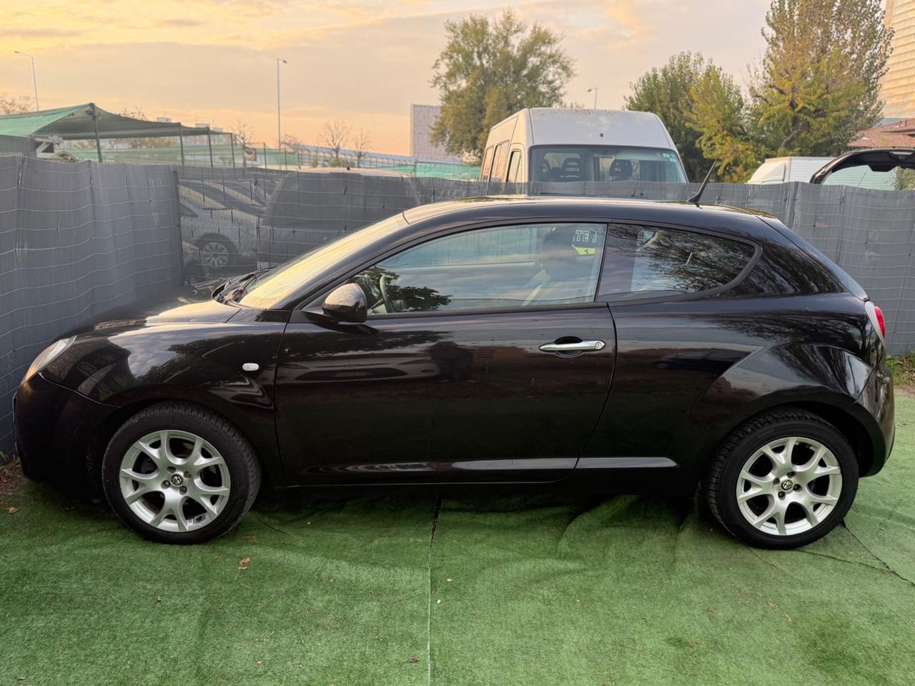 Alfa Romeo MITO 1.6 JTD DISTINCTIVE SPORT PACK