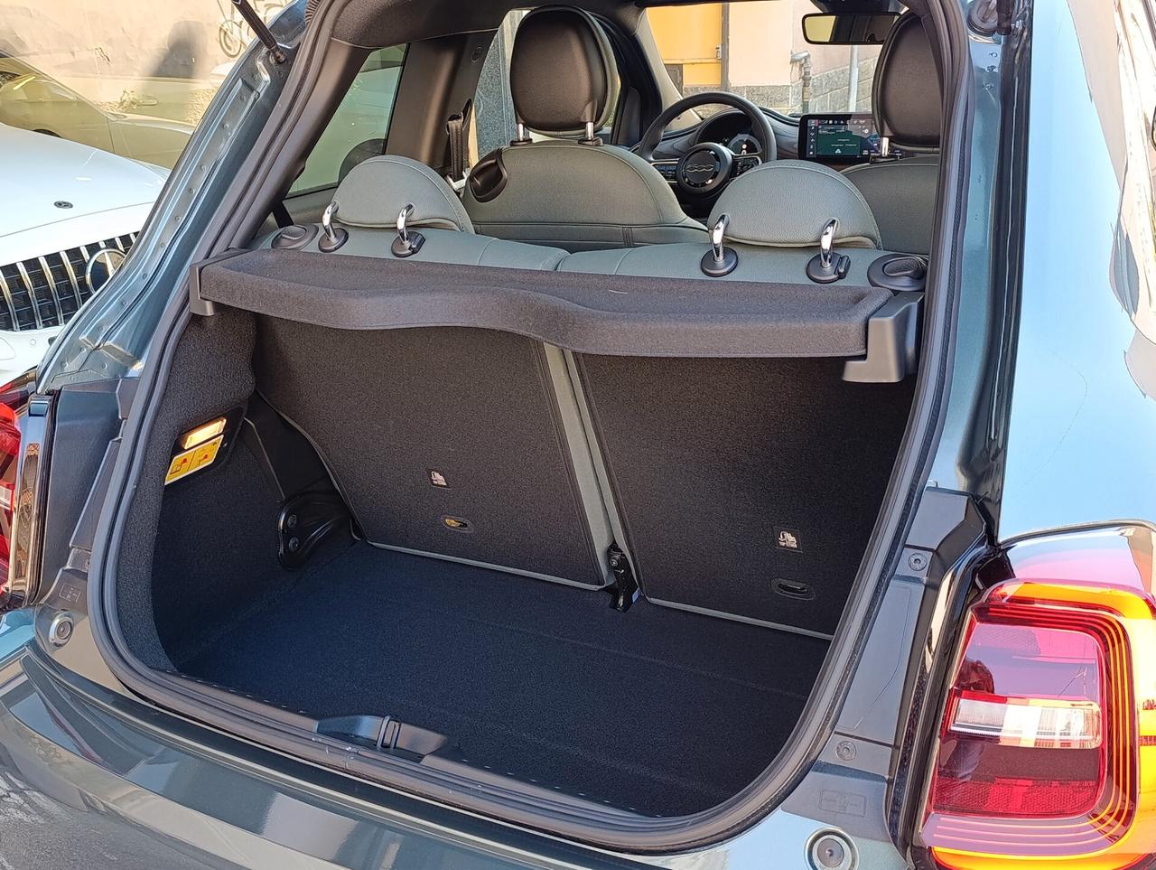 Fiat 500e Giorgio Armani 42 kWh (118cv) praticamente nuova
