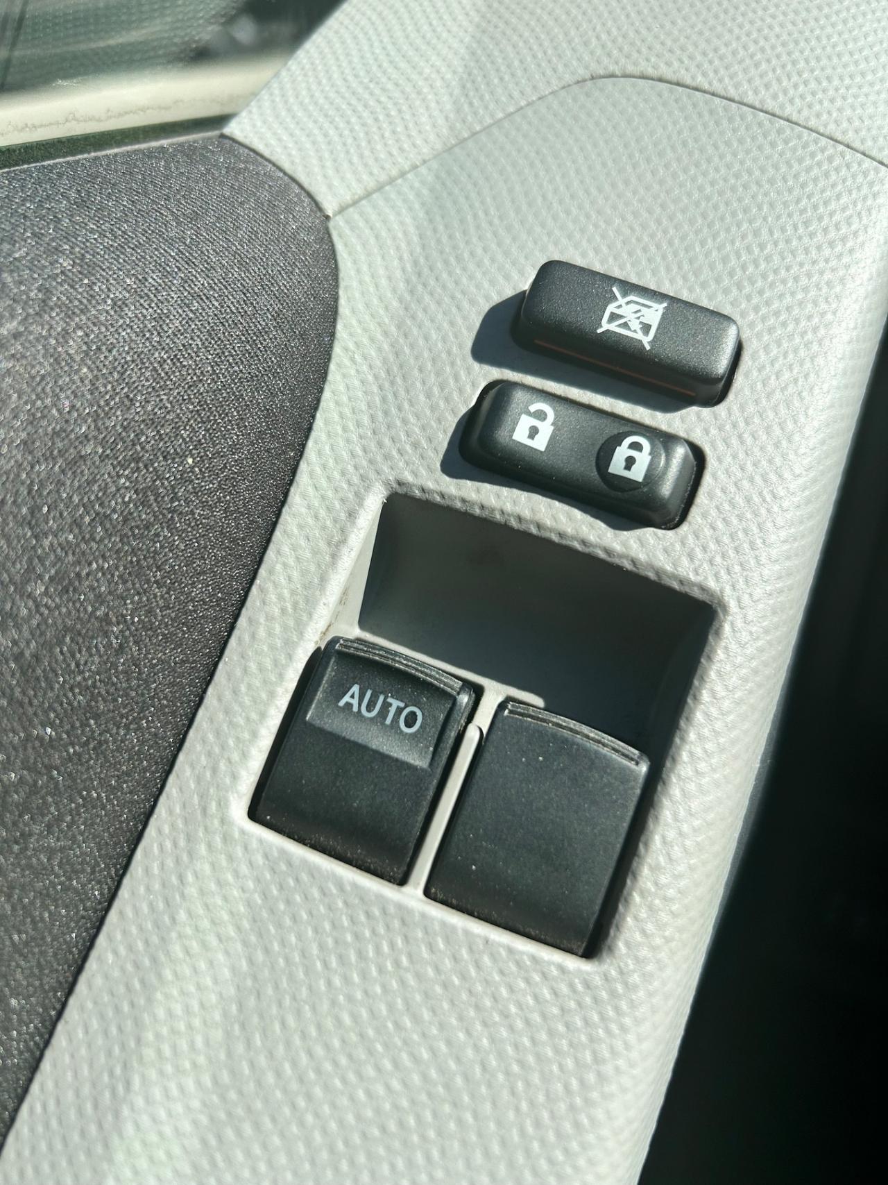 Toyota Yaris 1.0 3 porte Luxury pack