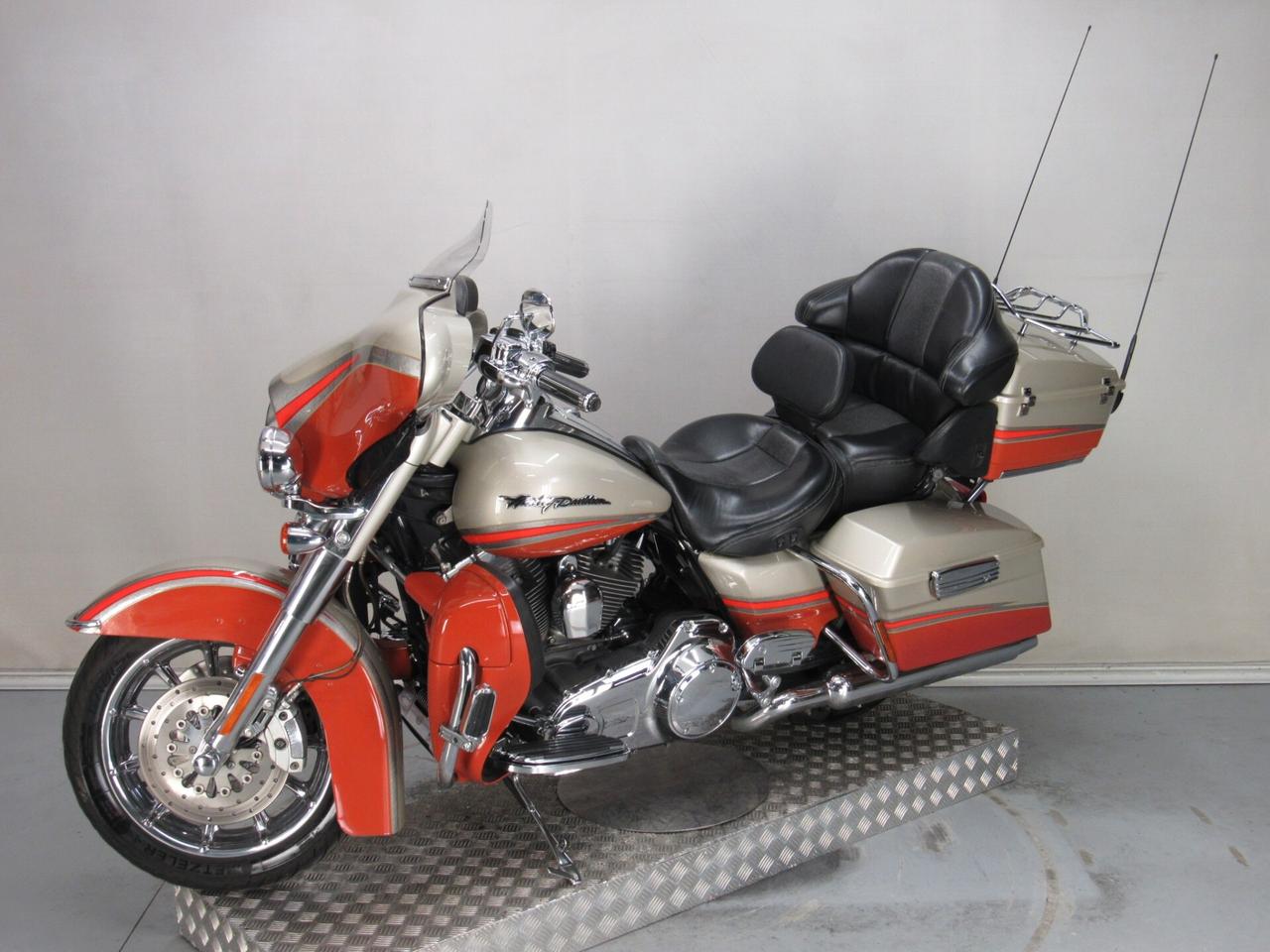Harley-davidson CVO Ultra Classic Electra Glide SCREAMING EAGLE