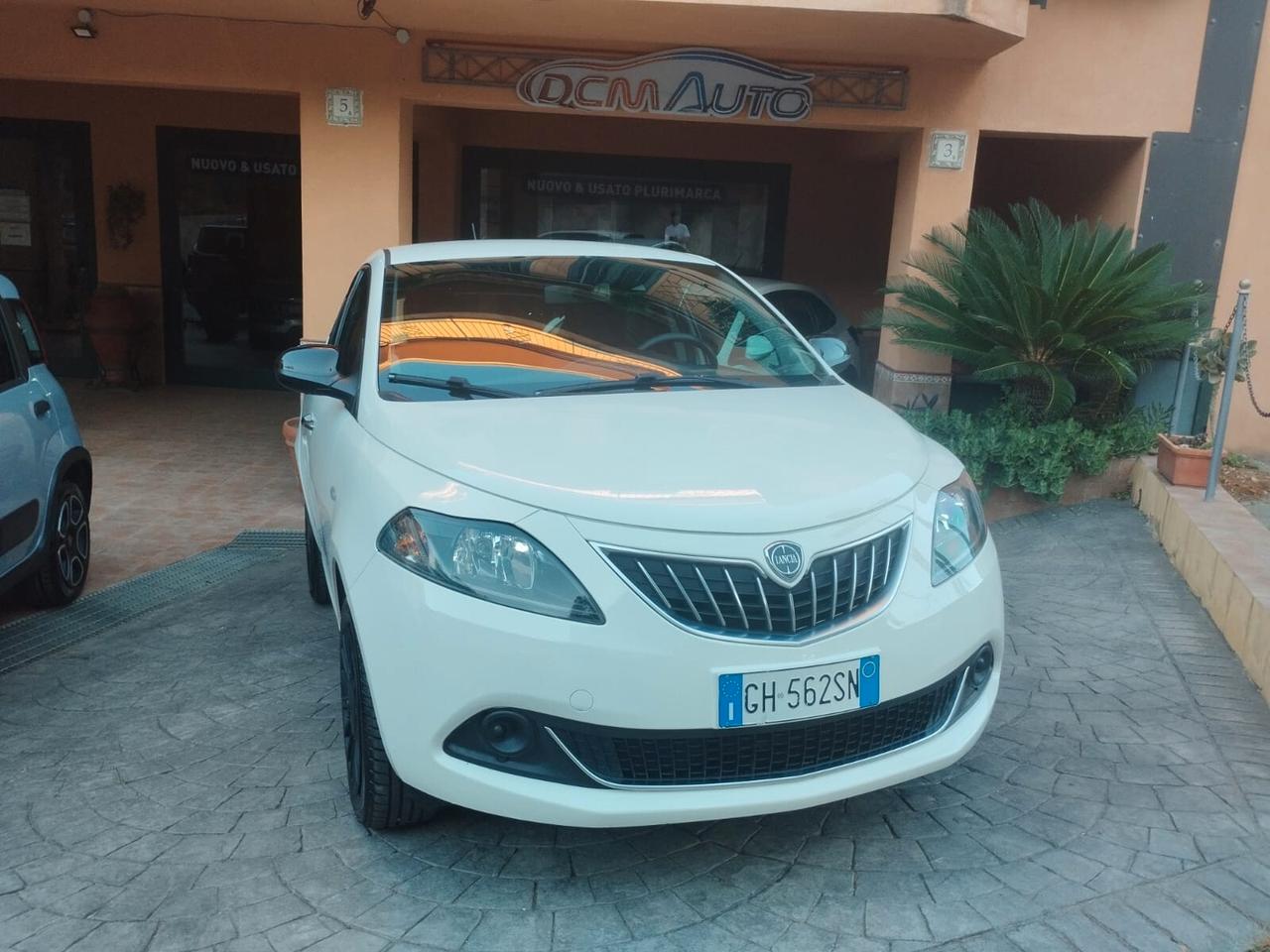 Lancia Ypsilon 1.0 FireFly 5 porte S&S Hybrid Ecochic Silver