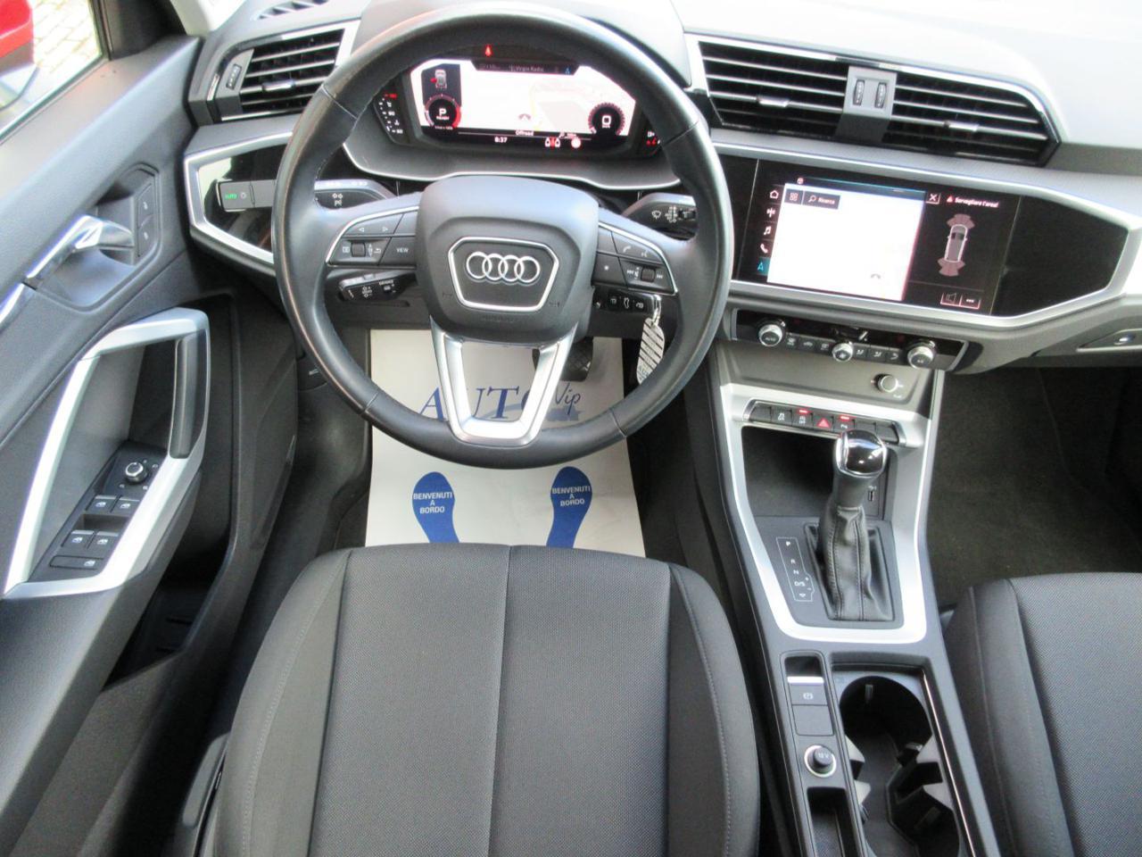 AUDI Q3 35 TDI S tronic Business Advanced