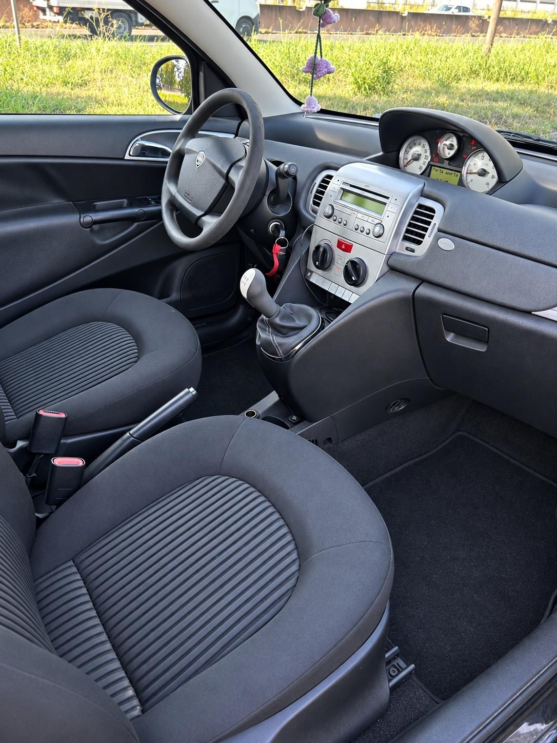 Lancia Ypsilon 1.3 MJT 75 CV Platino