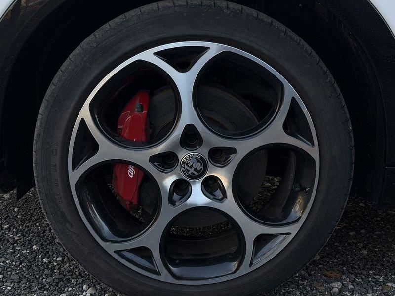 Alfa Romeo Tonale Tonale 1.5 hybrid Veloce 160cv tct7 " MAT-GREY"