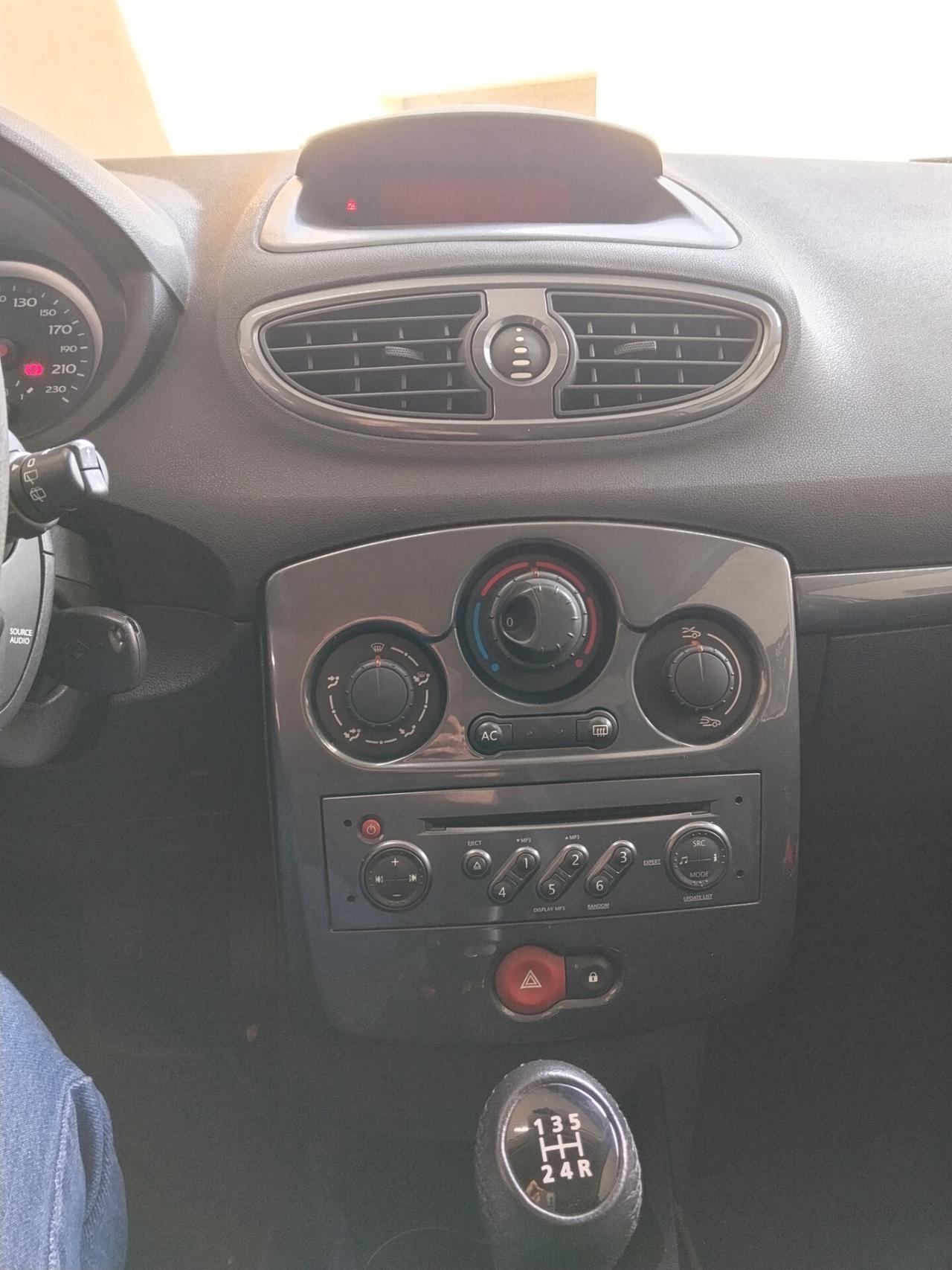 Renault Clio 1.5 diesel CON GARANZIA