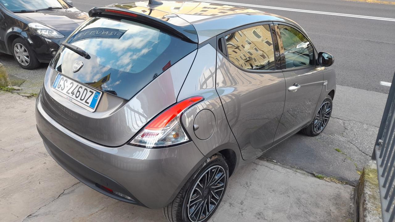 Lancia Ypsilon 1.0 FireFly 5 porte S&S Hybrid Gold Plus