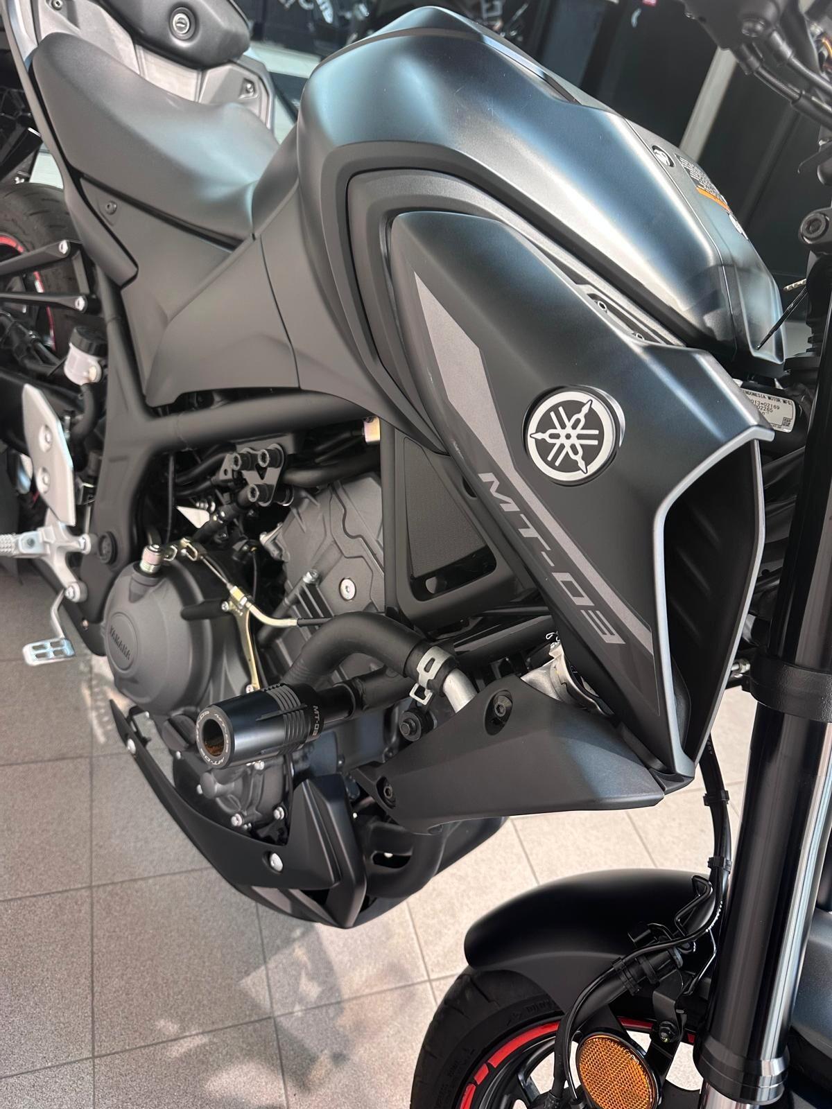Yamaha MT-03 MDNM8 MIDNIGHT BLACK