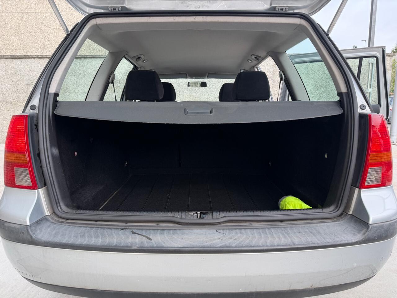 VW GOLF 1.6 BENZINA EURO4 UNI PROP NEOPATENTATI