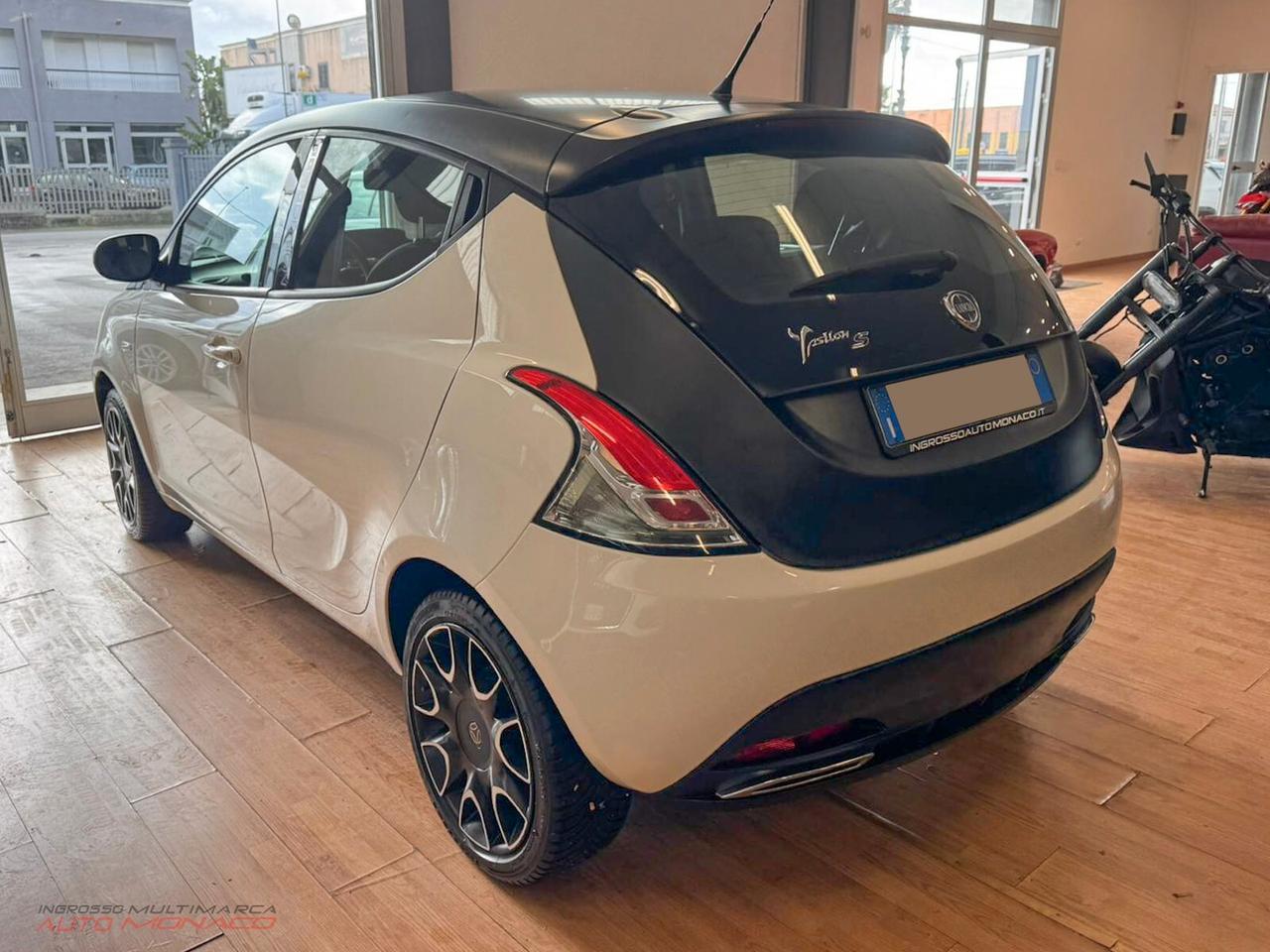 Lancia Ypsilon 1.3 MJT 95CV Momodesign 2014