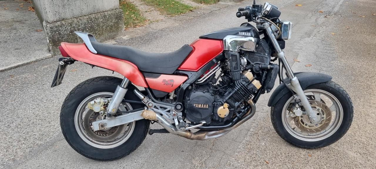 Yamaha FZX 750
