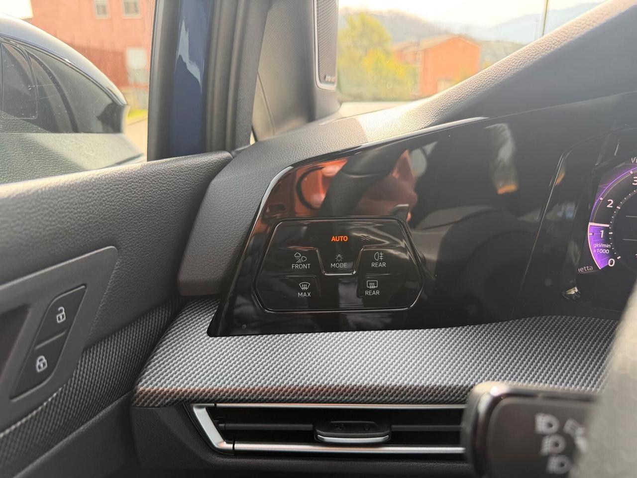 Volkswagen Golf R/2.0/DSG/4MOTION/BLACK EDITION/HEAD UP/NAVI/TELPDC/F1/CERCHI 19/SED.SPORT/PRONTA CONSEGNA!!