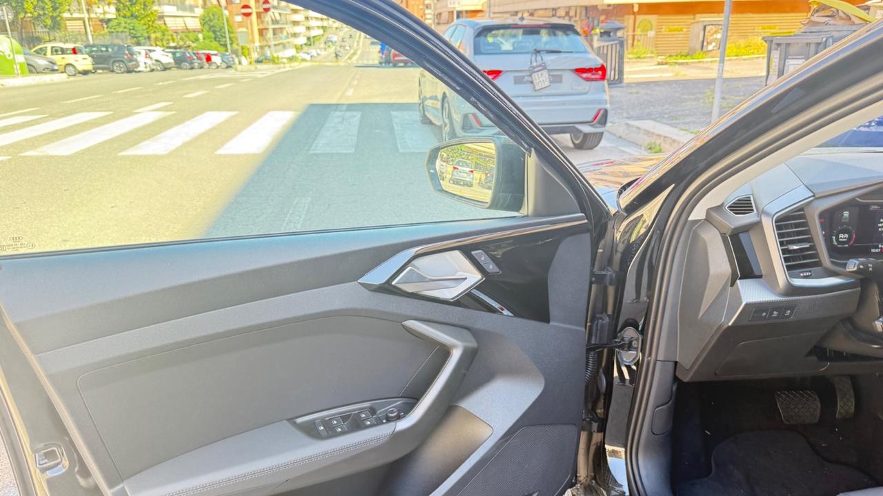 Audi A1 SPB 30 TFSI S tronic line edition LED NAVI KAMERA PDC BLUETOOTH CERCHI 17 CLIMA AUTOMATICO