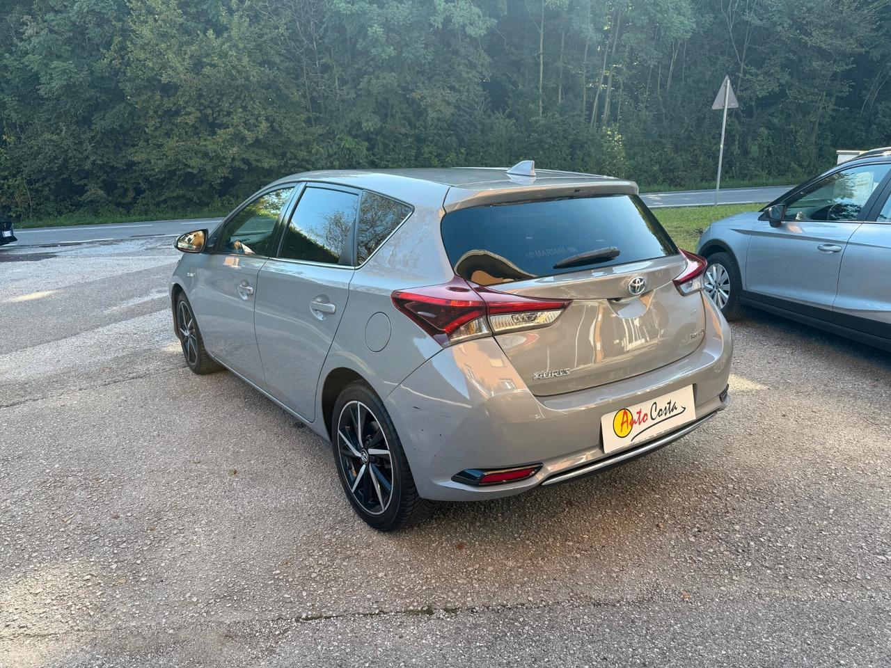 Toyota Auris 1.8 Hybrid Lounge Automatica
