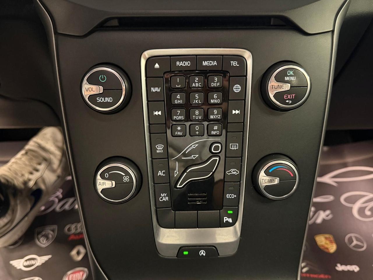 VOLVO V40 2.0 D2 GEARTRONIC 120CV PELLE NAVI CAM ANNO 2019