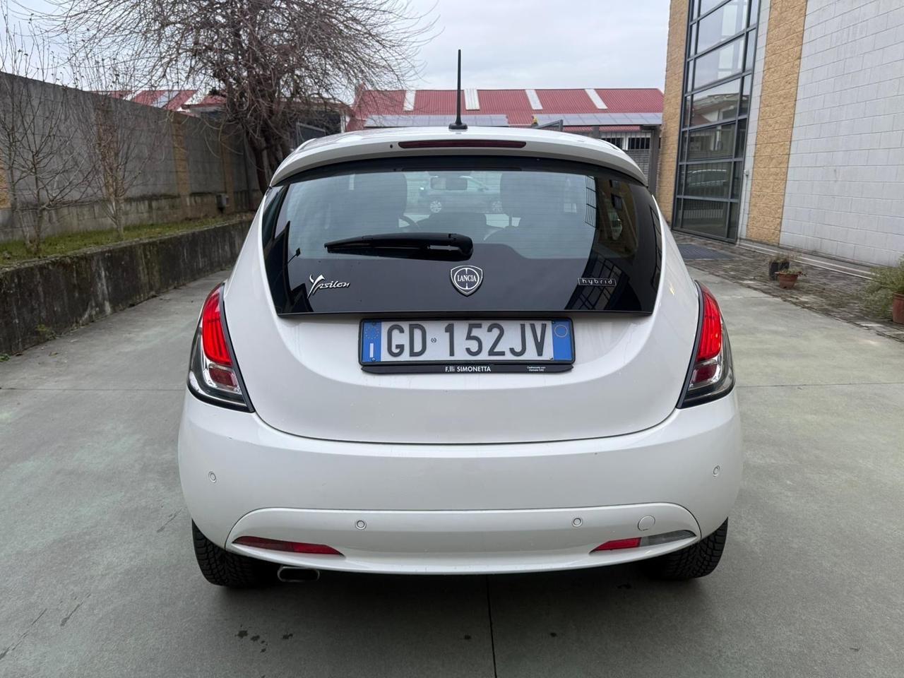 Lancia Ypsilon 1.0 FireFly 5 porte S&S Hybrid Ecochic Gold
