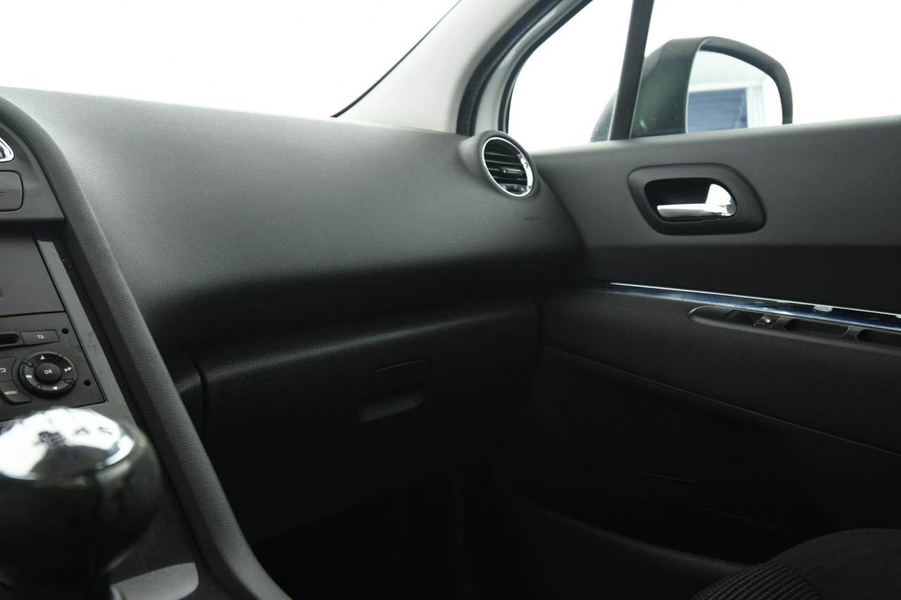 PEUGEOT 5008 1.6 hdi 8v Active 115cv COMMERCIANTI+7 POSTI