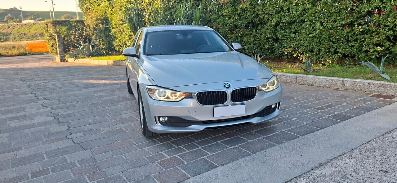 BMW 318D TOURING LUXURU CON CAMBIO AUTOMATICO