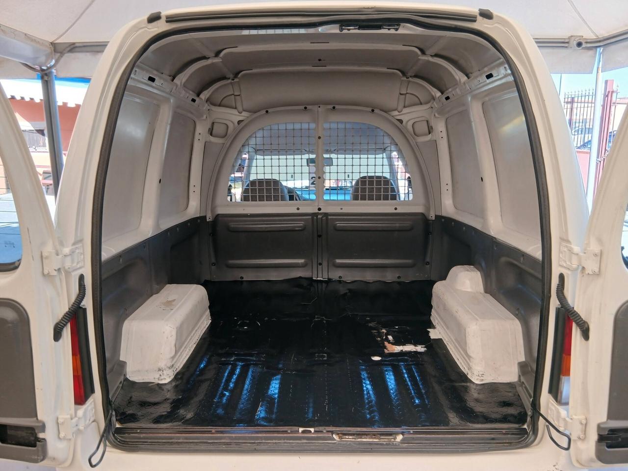 Volkswagen Caddy 1.9 SDI Van Vetrato 01