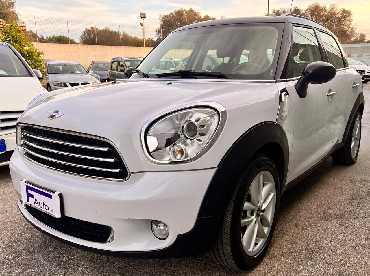 Mini Cooper D Countryman 1.6,Climatronic,LED colorati interni,Cruise Control,ecc.