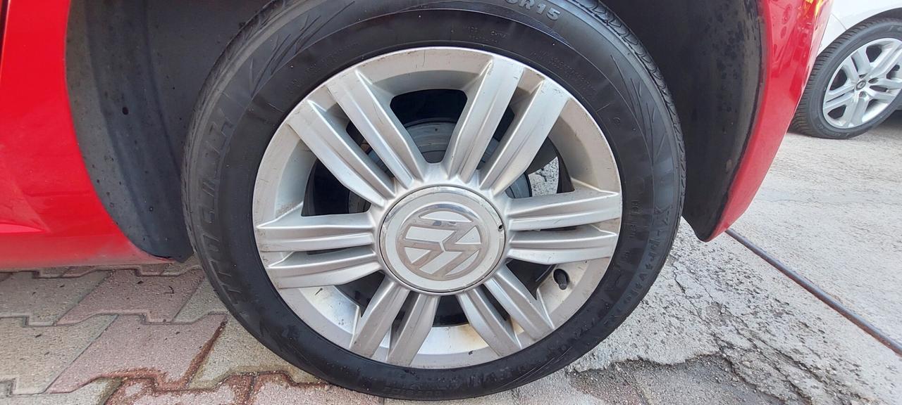 VOLKSWAGEN UP BENZINA/METANO DI SERIE TELEFONO LEGA PELLE SENSORI IMPECCABILE