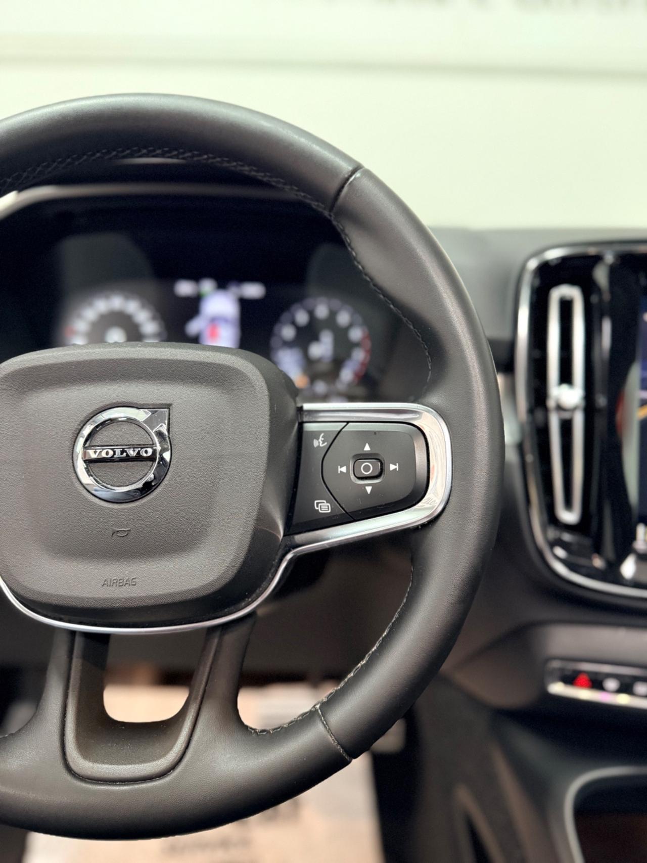 Volvo XC40 1.5 T2 aut 129cv Neopatentati Momentum 05/2022